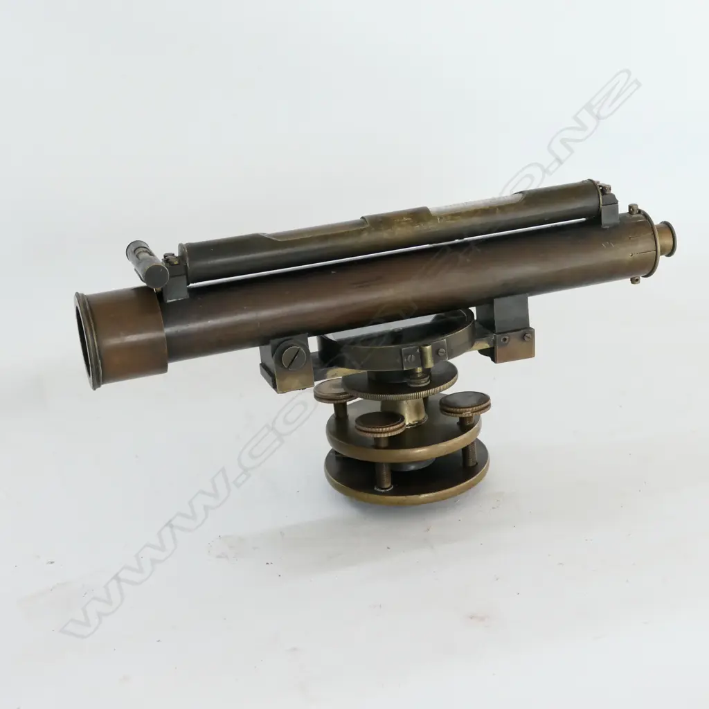 TROUGHTON & SIMMS, LONDON BRASS TRANSIT LEVEL (MISSING ENDCAP) IN BOX, WITH TRIPOD Image 1++